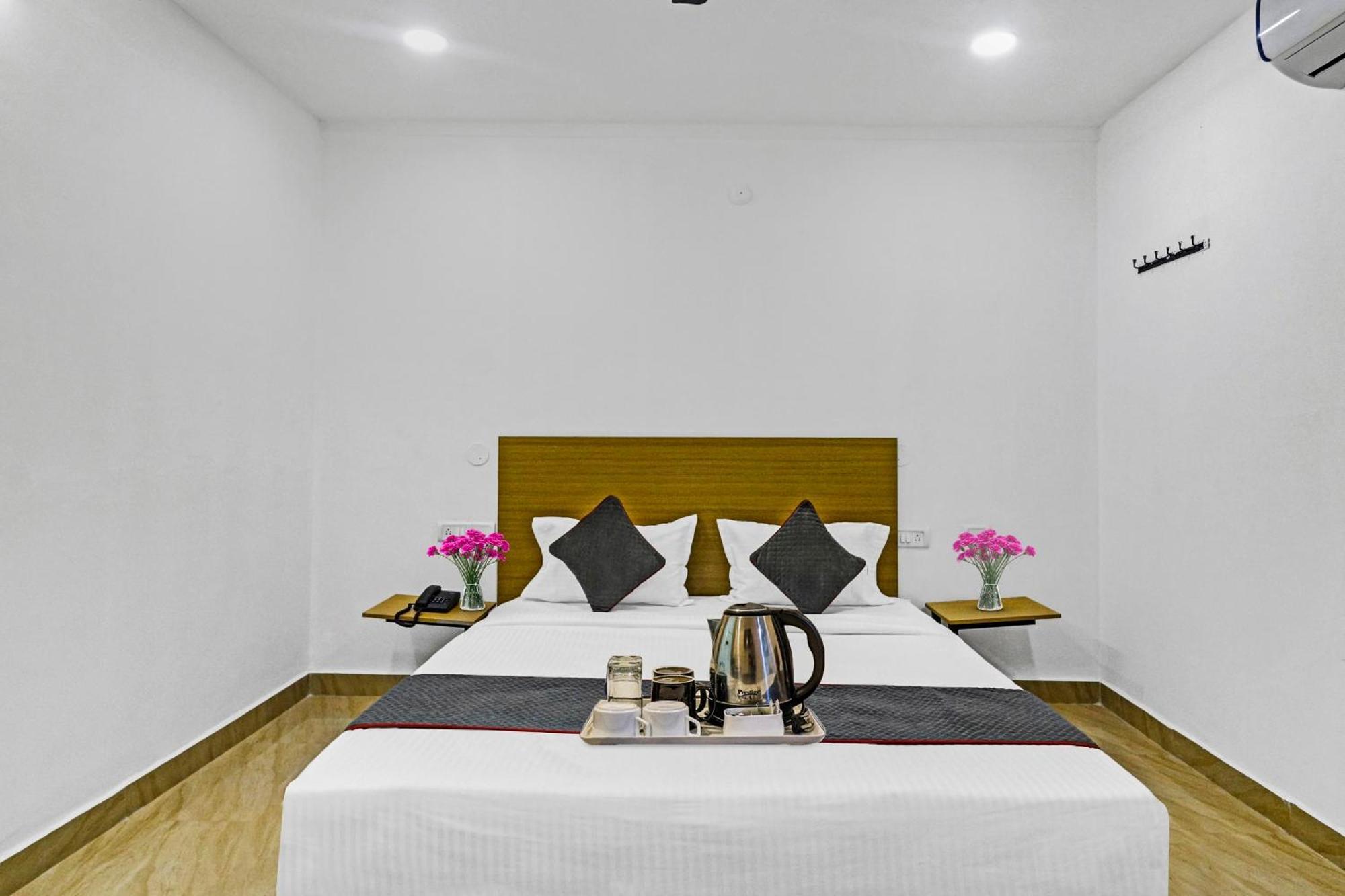 Townhouse De Alphabet Hotel Gachibowli エクステリア 写真
