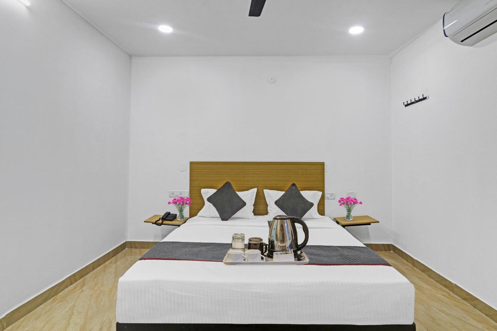 Townhouse De Alphabet Hotel Gachibowli エクステリア 写真