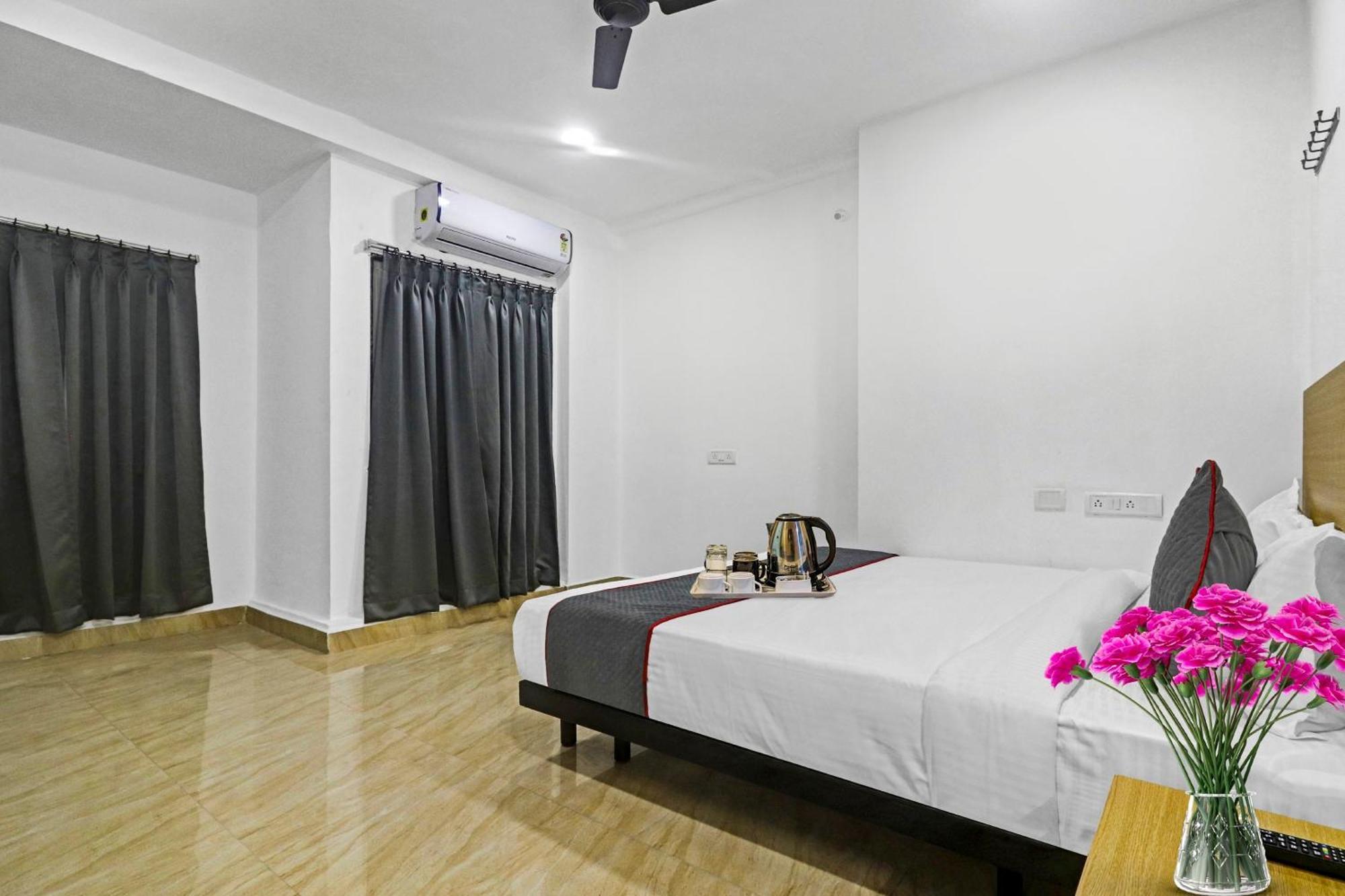 Townhouse De Alphabet Hotel Gachibowli エクステリア 写真