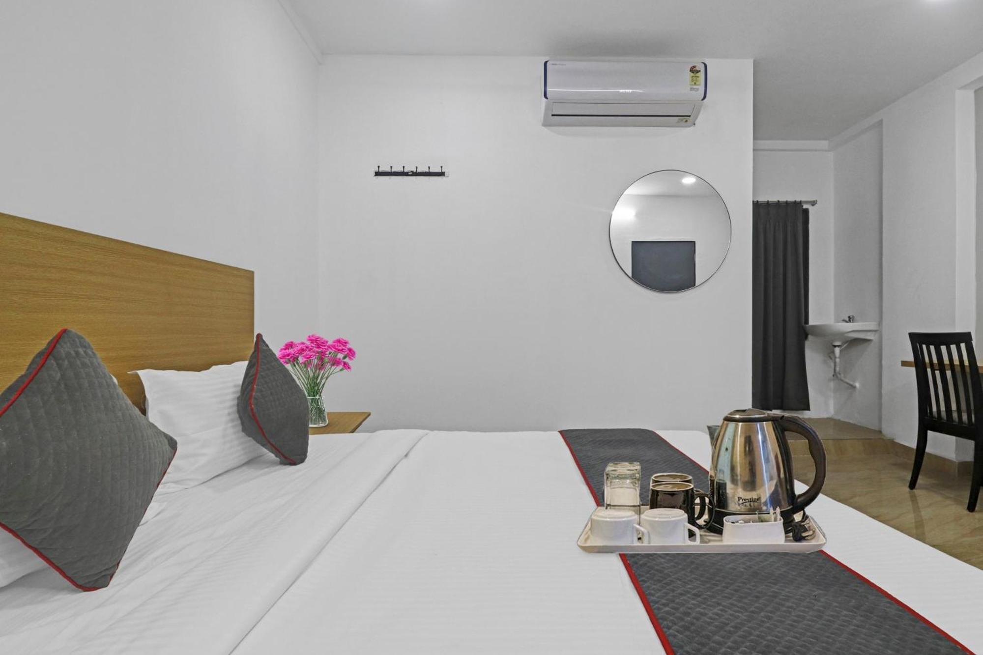 Townhouse De Alphabet Hotel Gachibowli エクステリア 写真