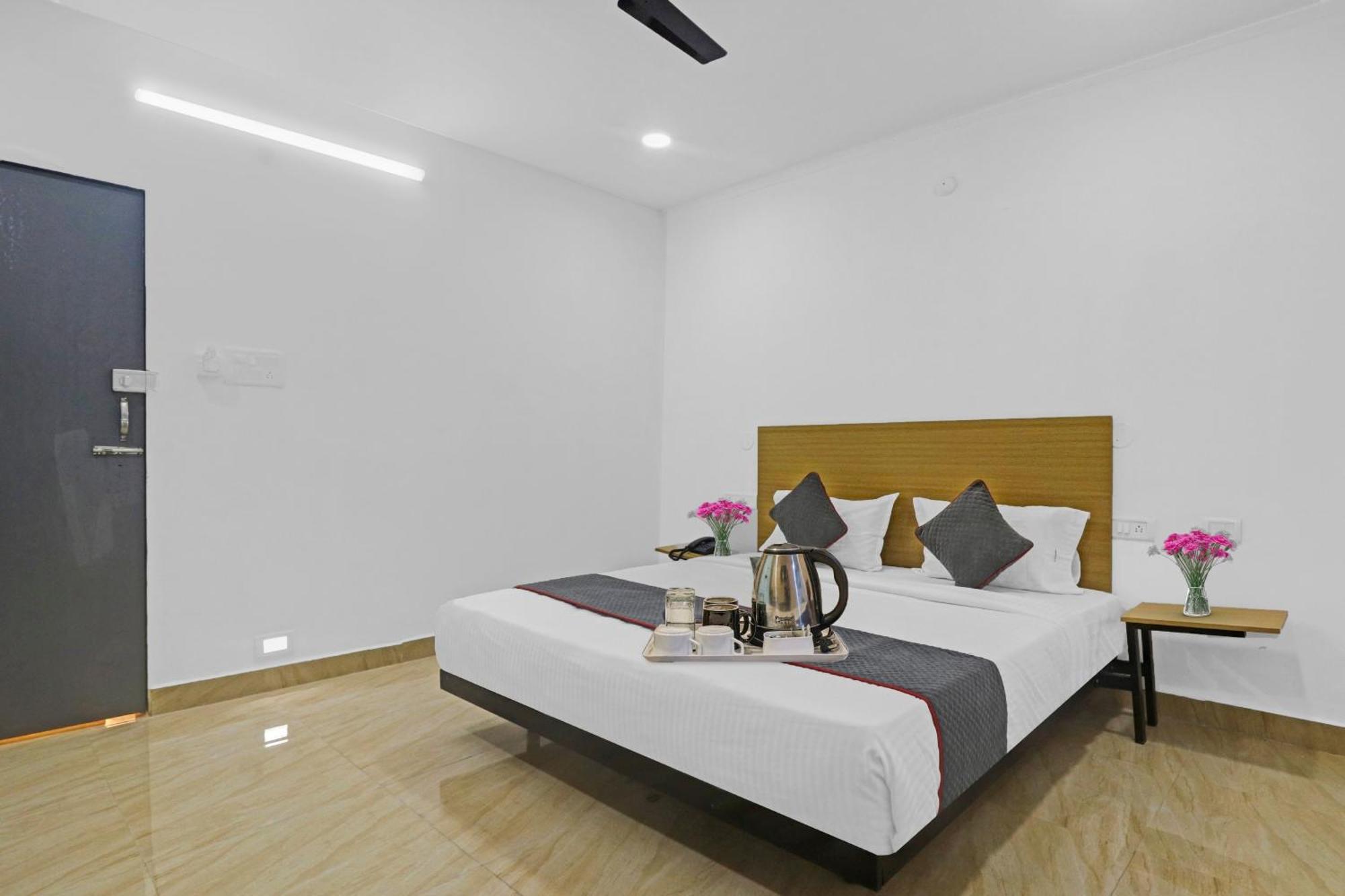 Townhouse De Alphabet Hotel Gachibowli エクステリア 写真